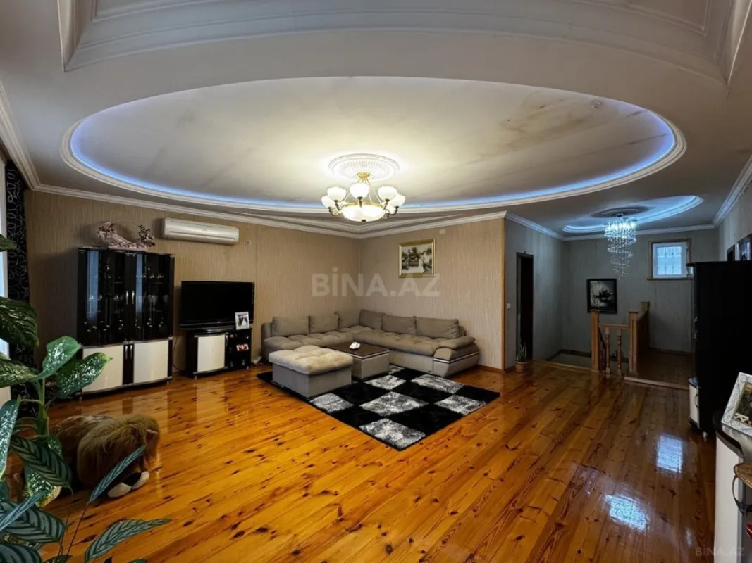 Satılır 7 otaqlı həyət evi 200 m²