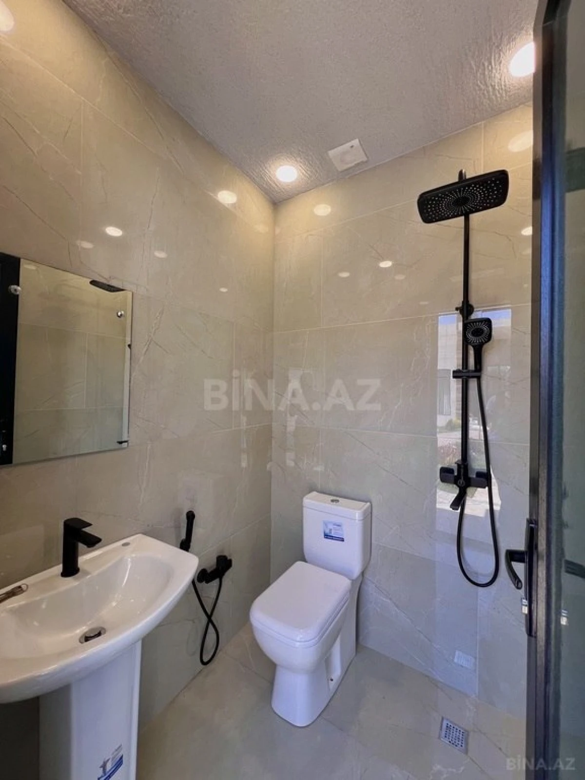 Kirayə verilir 4 otaqlı həyət evi 190 m²