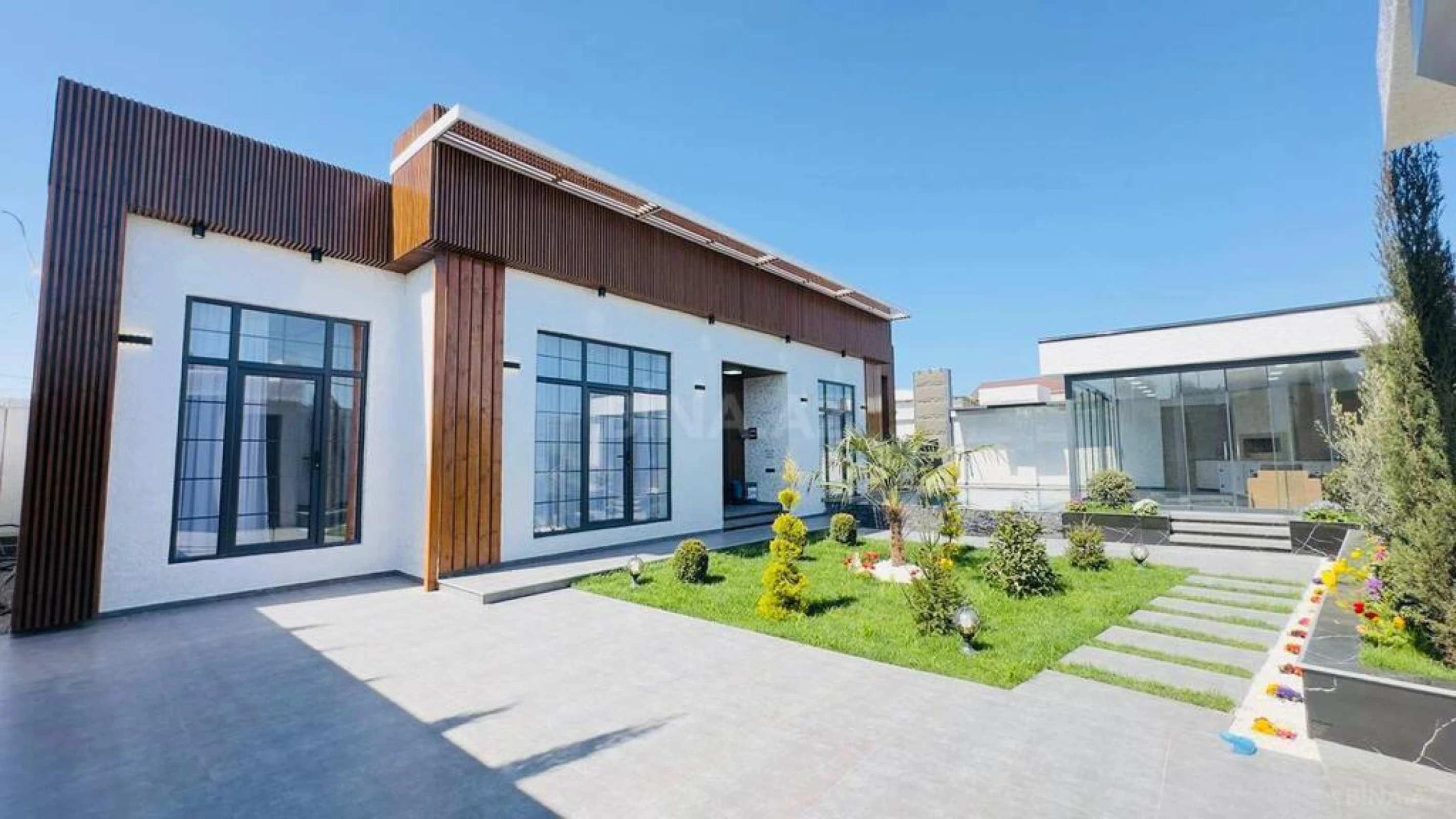 Satılır 5 otaqlı həyət evi 220 m²