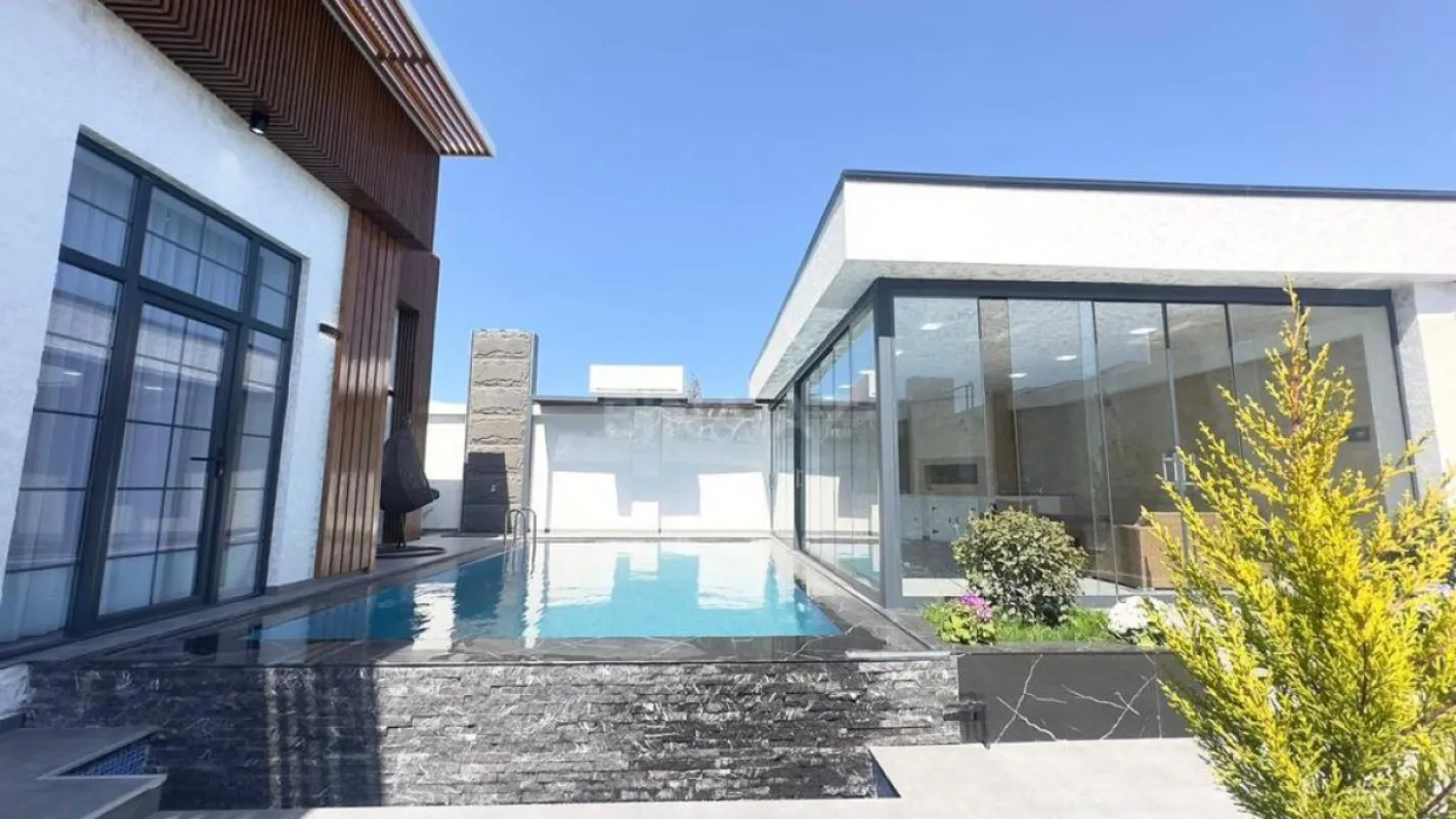 Satılır 5 otaqlı həyət evi 220 m²