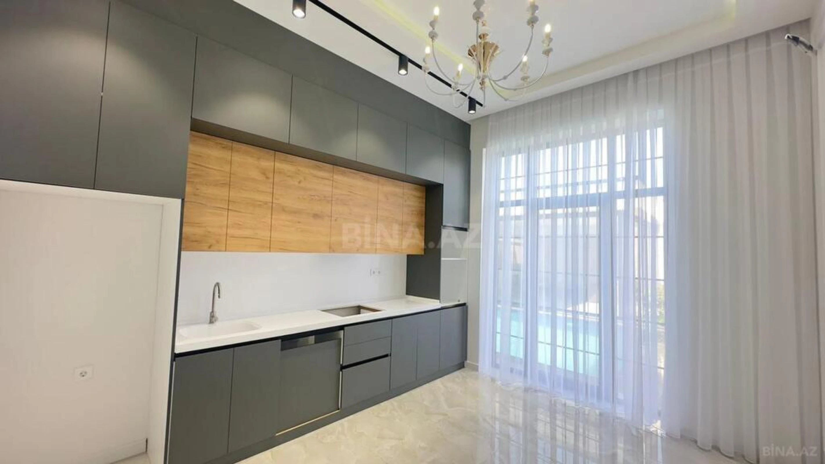 Satılır 5 otaqlı həyət evi 220 m²