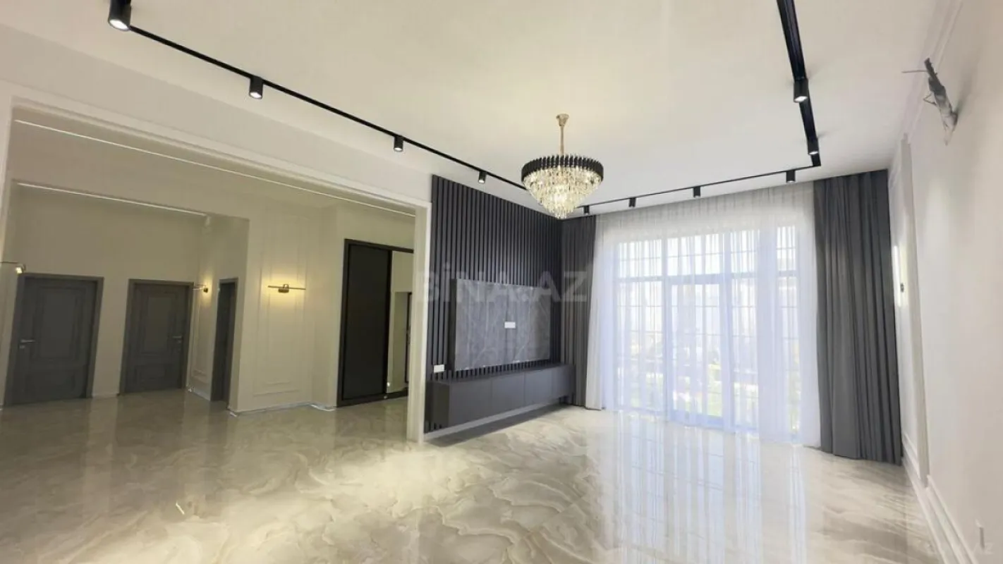 Satılır 5 otaqlı həyət evi 220 m²