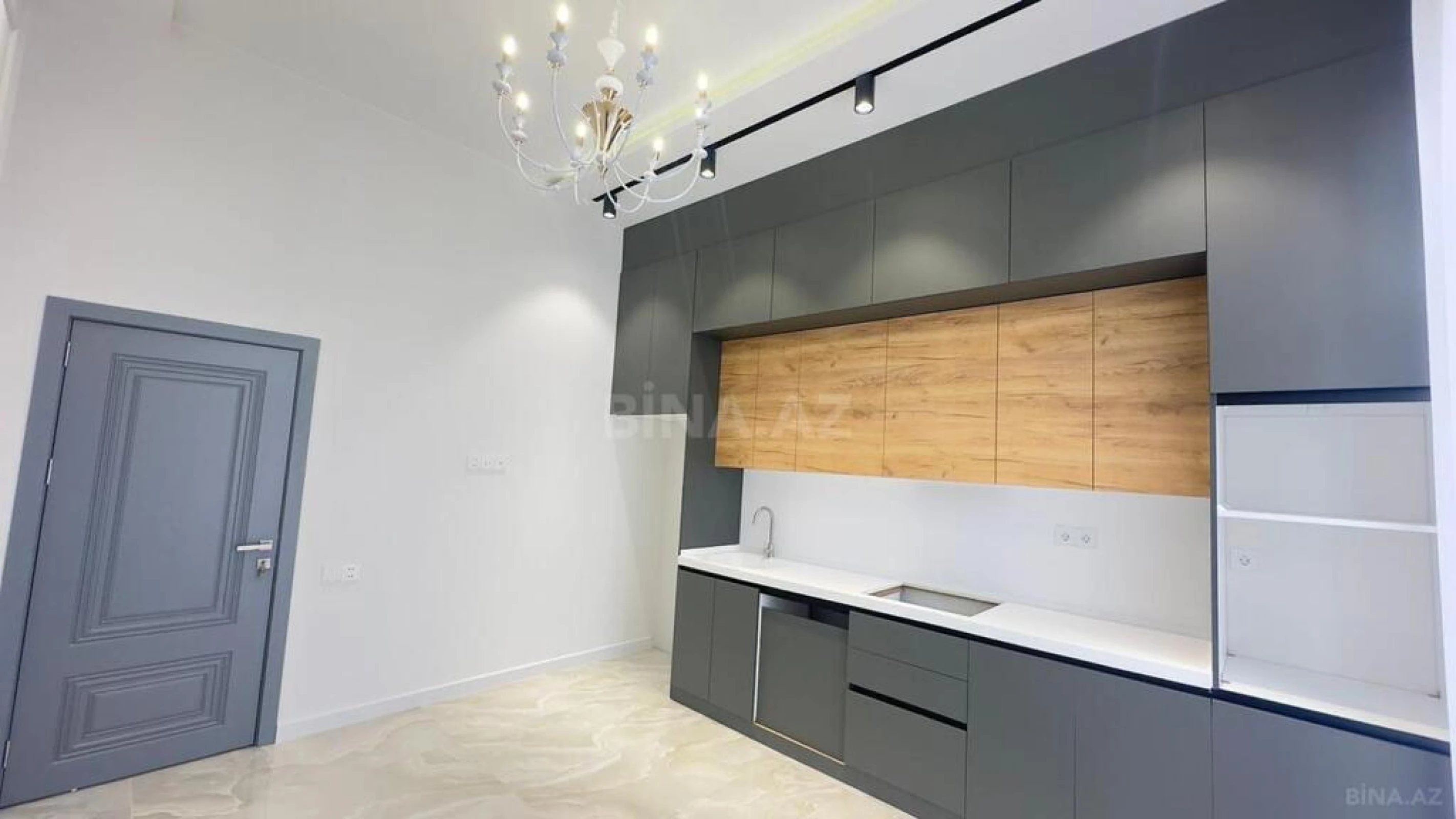 Satılır 5 otaqlı həyət evi 220 m²