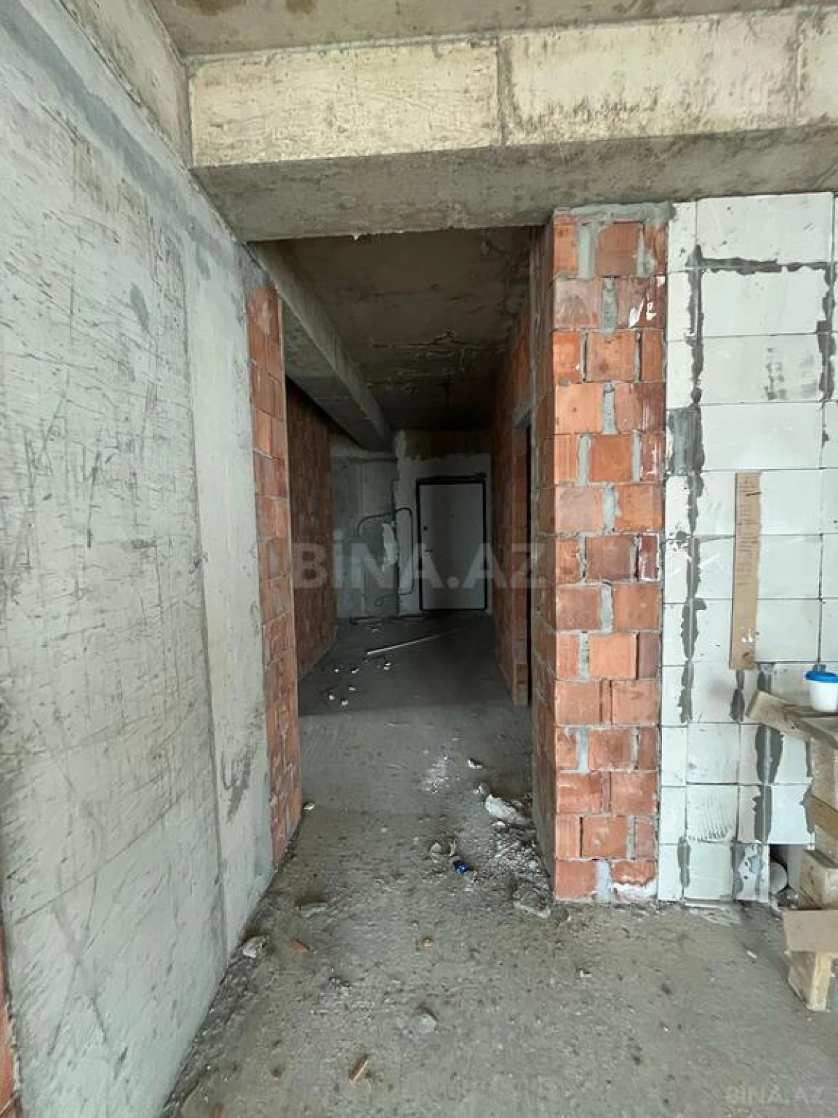 Satılır 4 otaqlı mənzil 225 m²