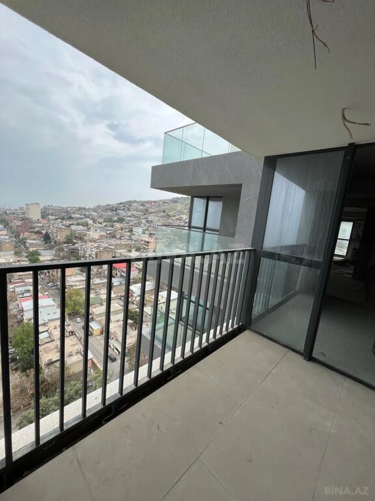 Satılır 4 otaqlı mənzil 225 m²