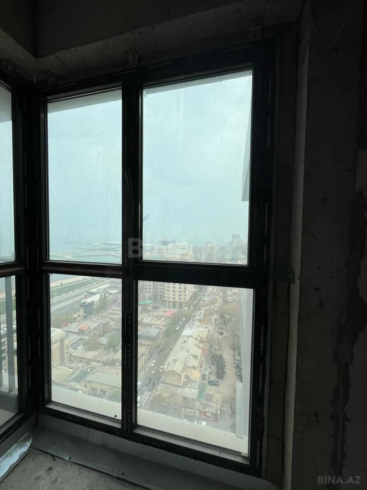 Satılır 4 otaqlı mənzil 225 m²
