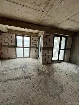 Satılır 4 otaqlı mənzil 225 m²