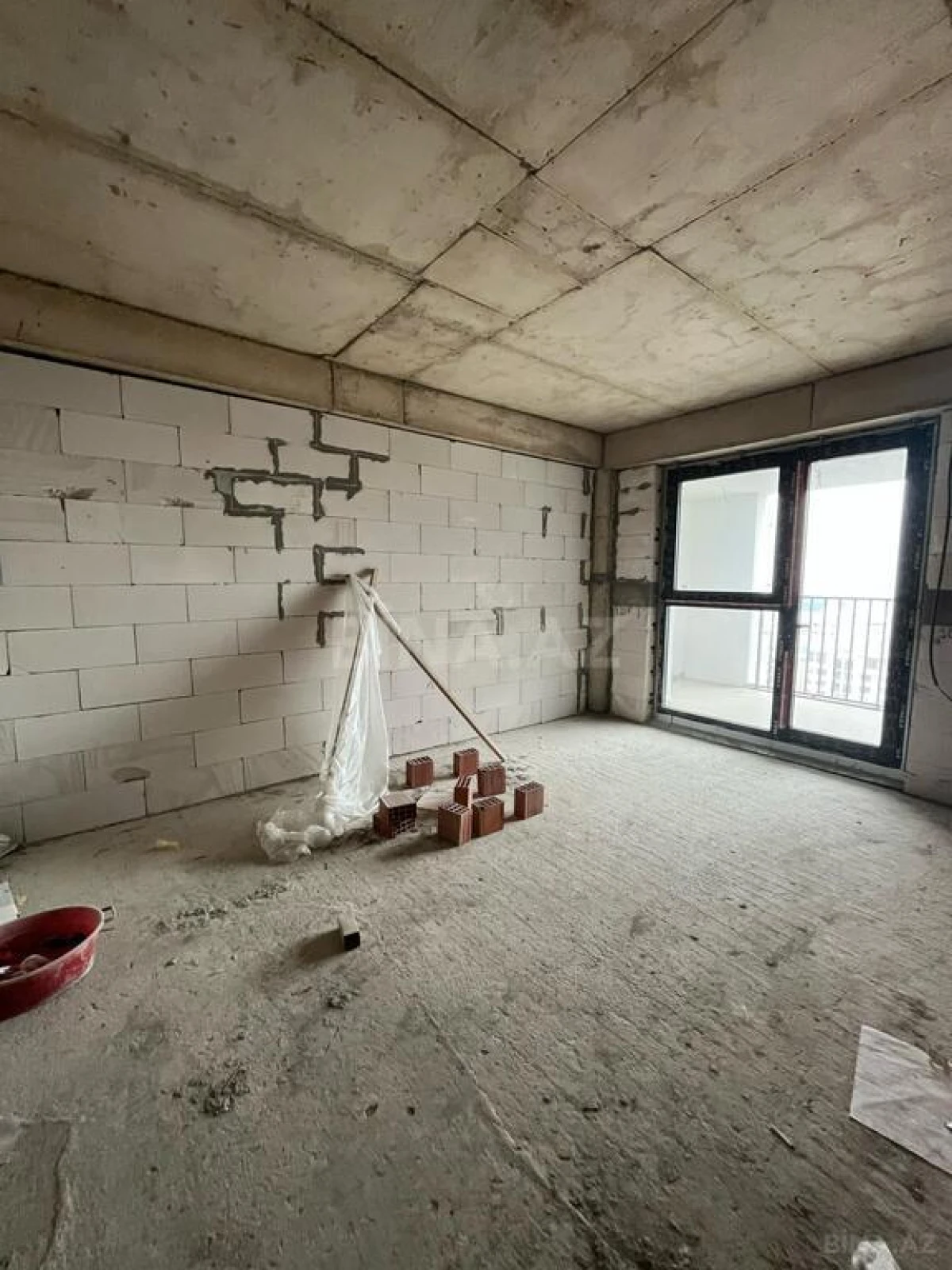 Satılır 4 otaqlı mənzil 225 m²