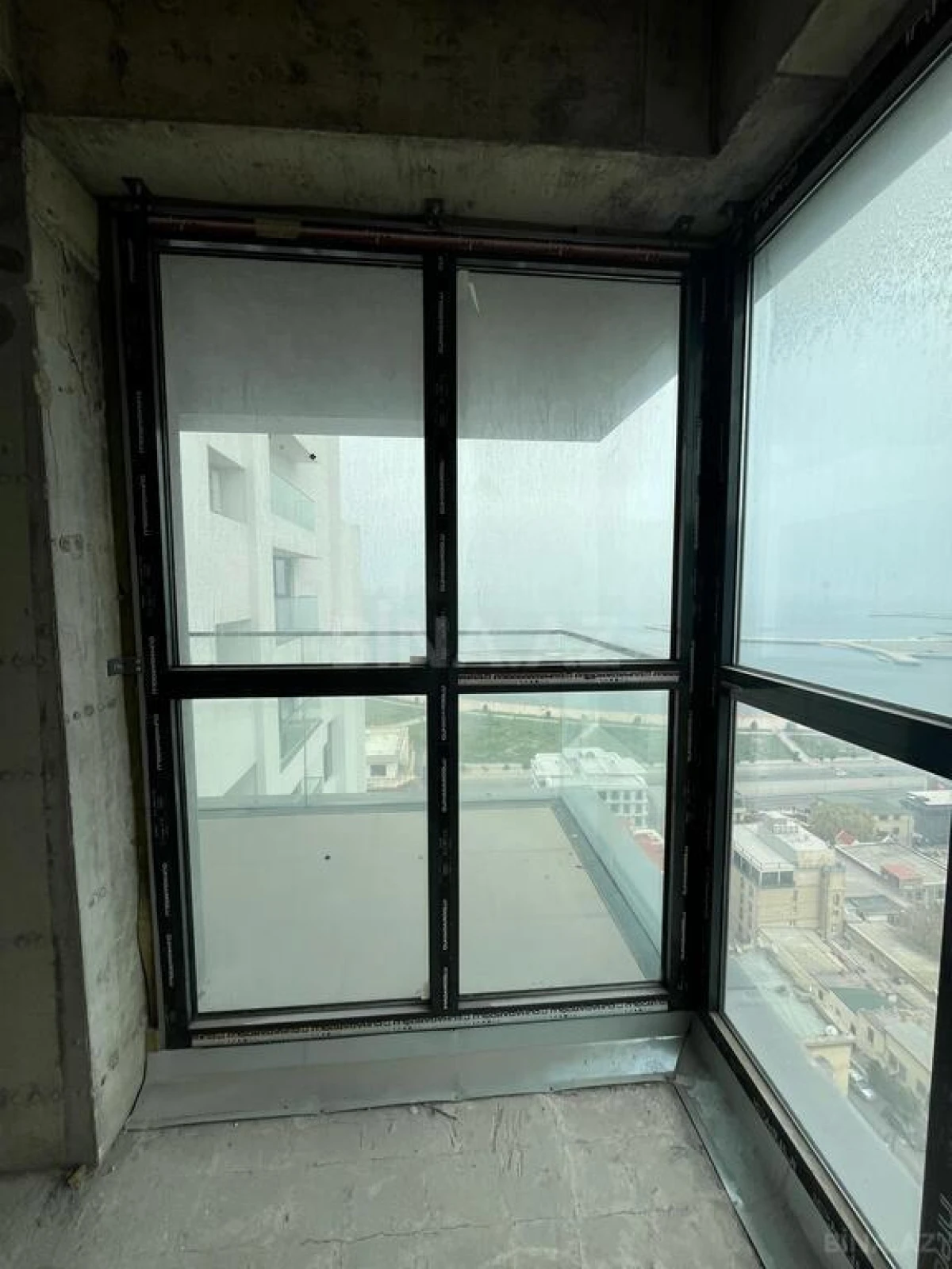 Satılır 4 otaqlı mənzil 225 m²