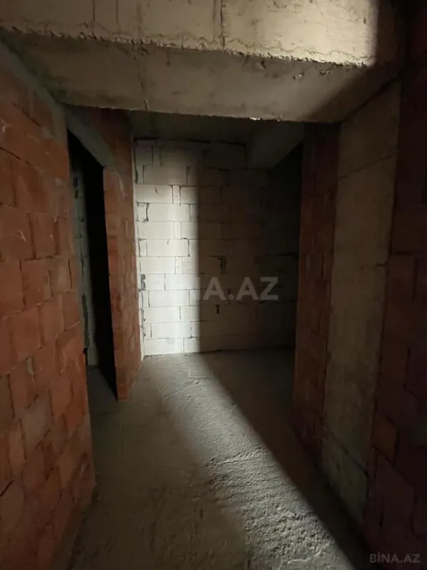 Satılır 4 otaqlı mənzil 225 m²