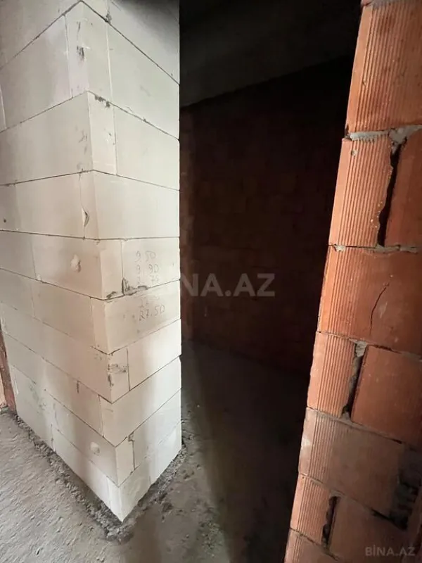 Satılır 4 otaqlı mənzil 225 m²