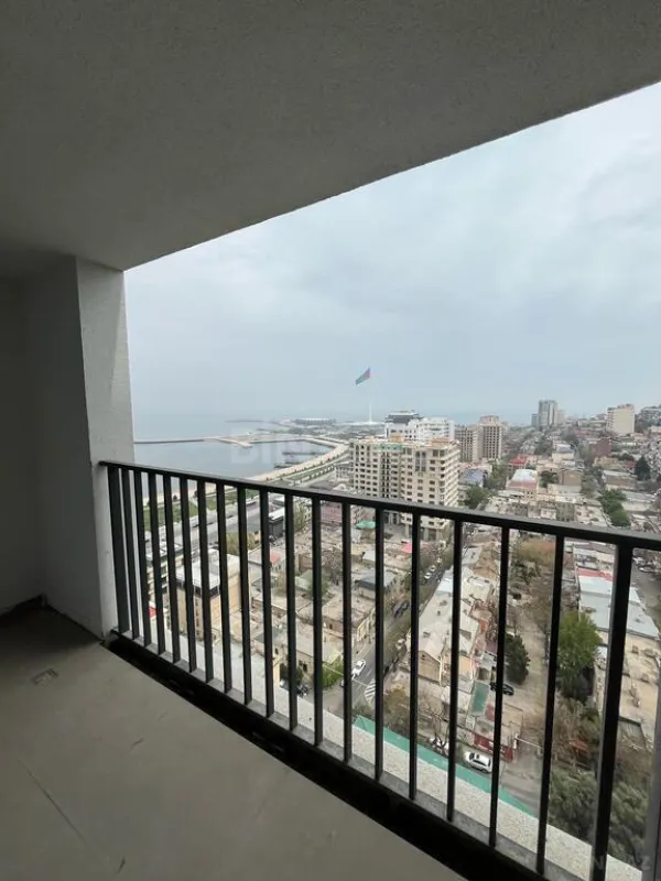 Satılır 4 otaqlı mənzil 225 m²