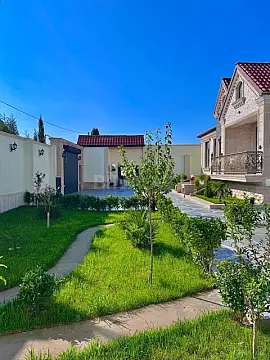 Satılır 4 otaqlı həyət evi 180 m²