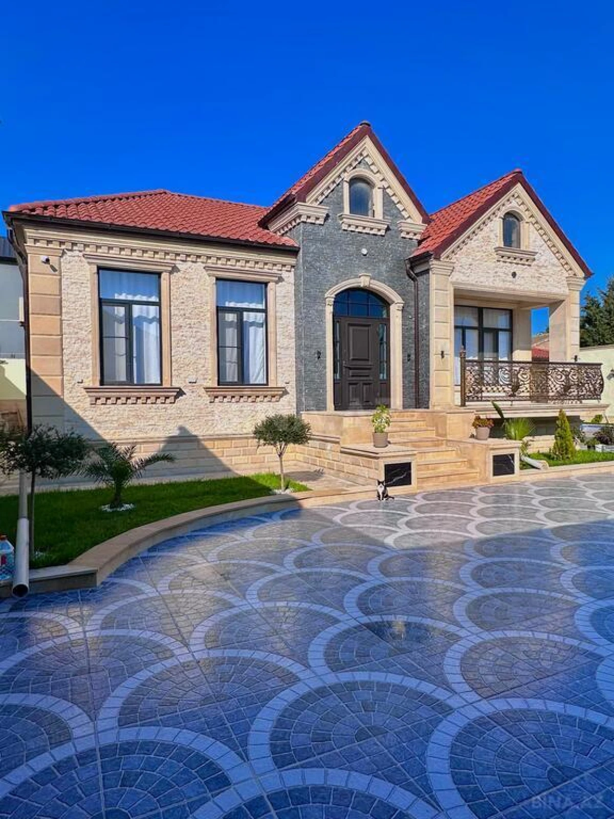 Satılır 4 otaqlı həyət evi 180 m²