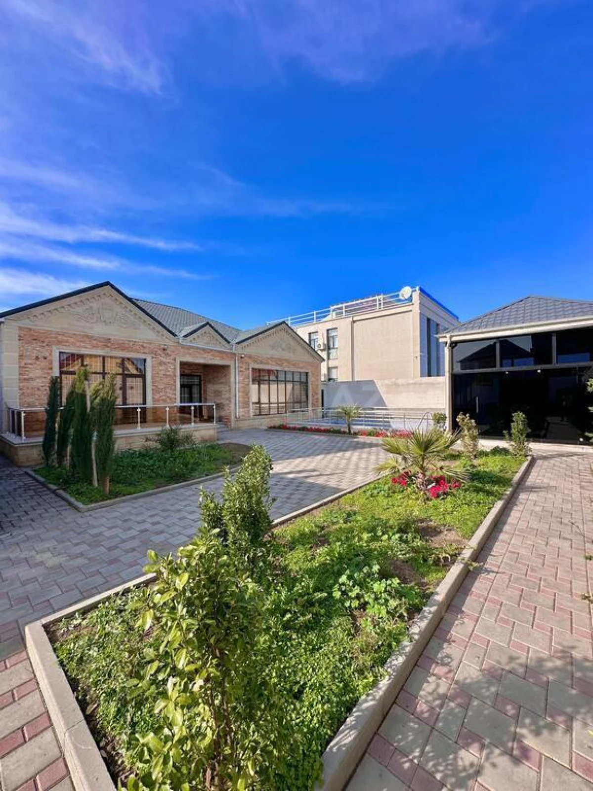 Satılır 4 otaqlı həyət evi 180 m²