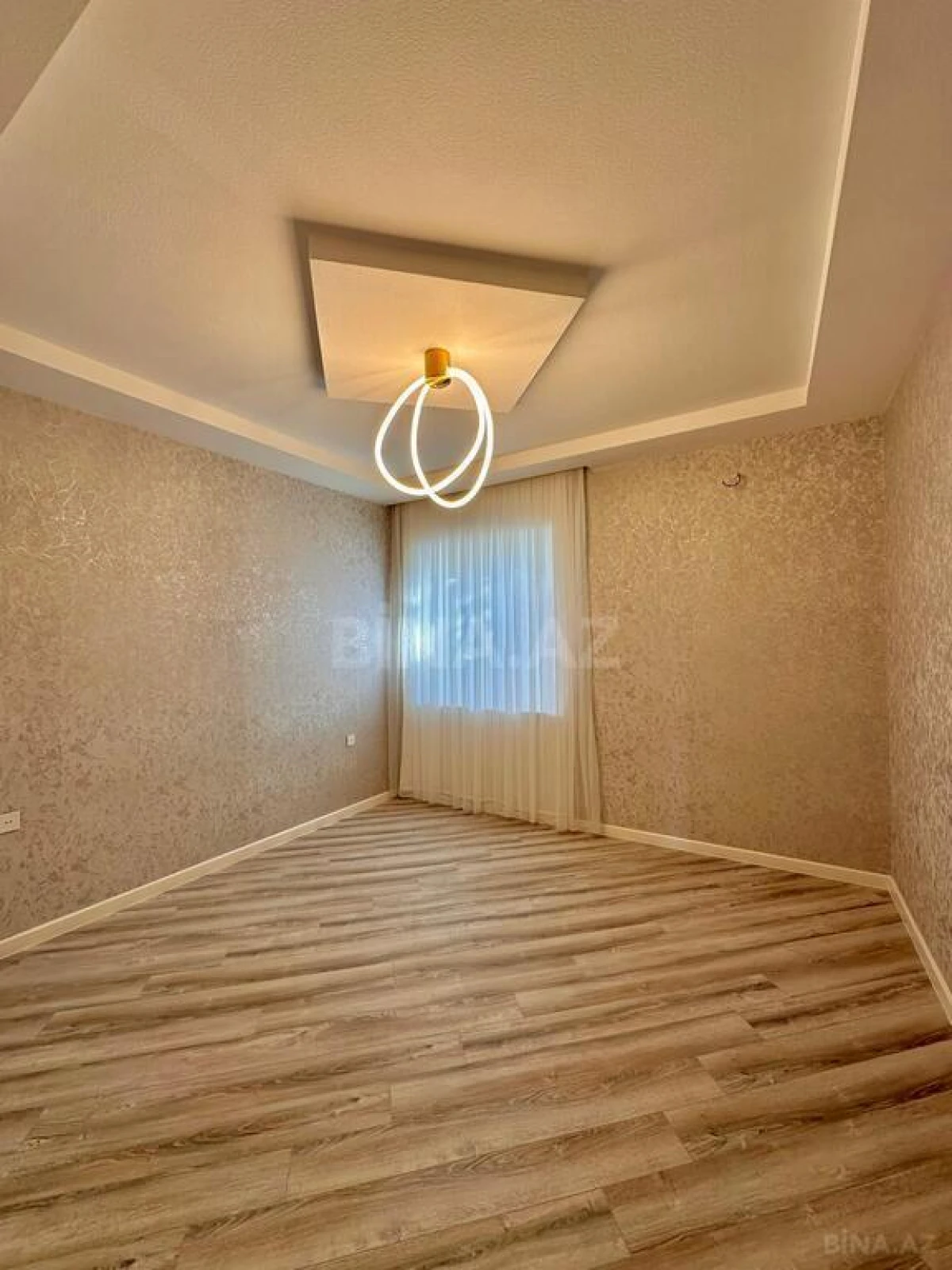 Satılır 4 otaqlı həyət evi 180 m²