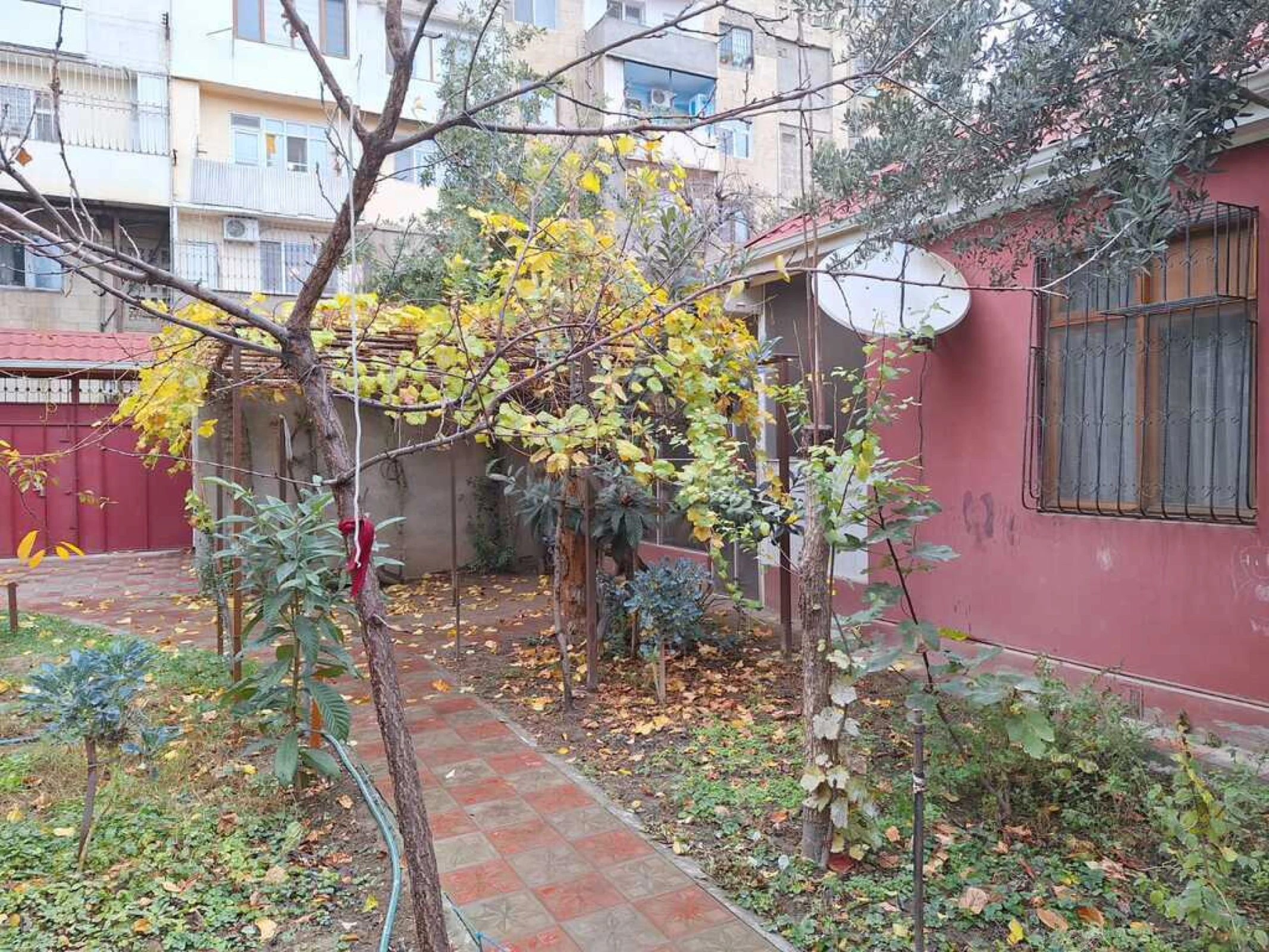 Satılır 6 otaqlı həyət evi 150 m²