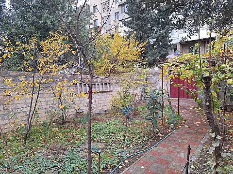 Satılır 6 otaqlı həyət evi 150 m²