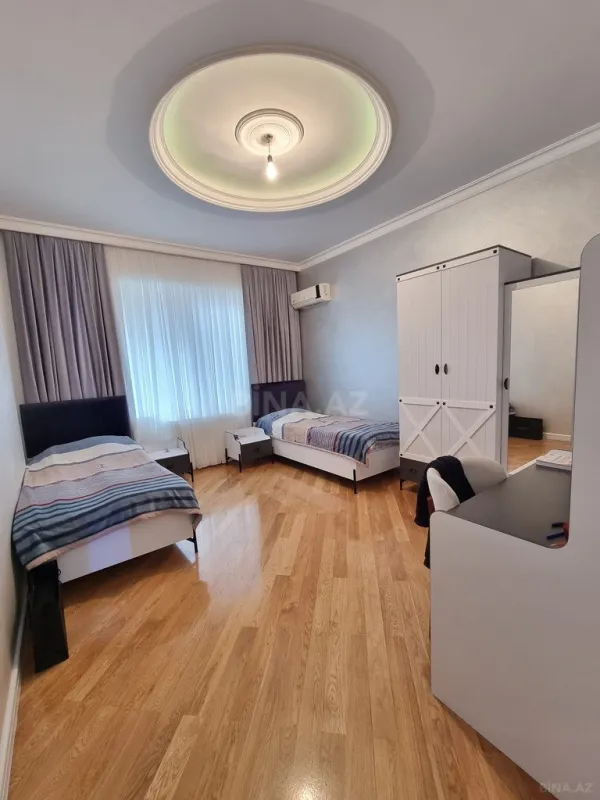 Satılır 3 otaqlı mənzil 136 m²