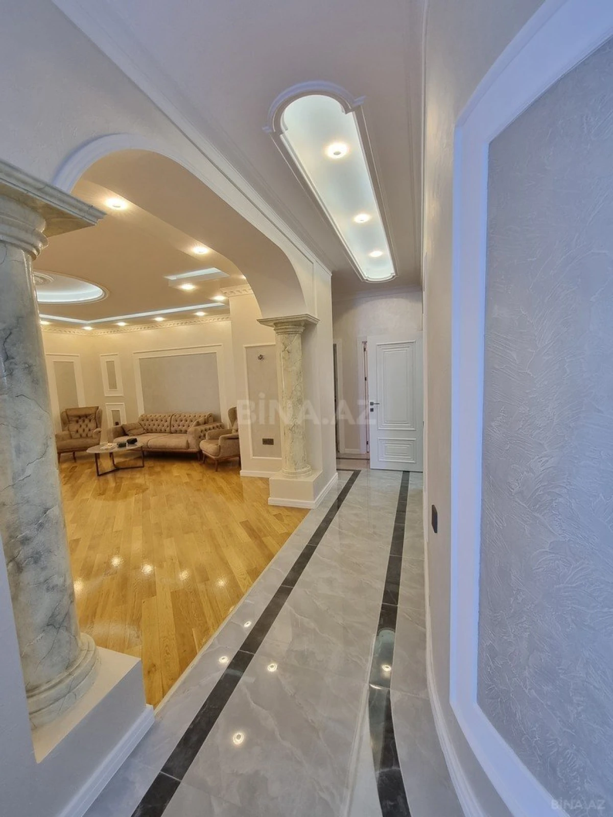 Satılır 3 otaqlı mənzil 136 m²