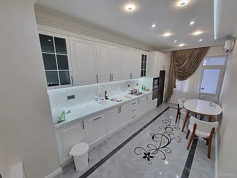 Satılır 3 otaqlı mənzil 136 m²