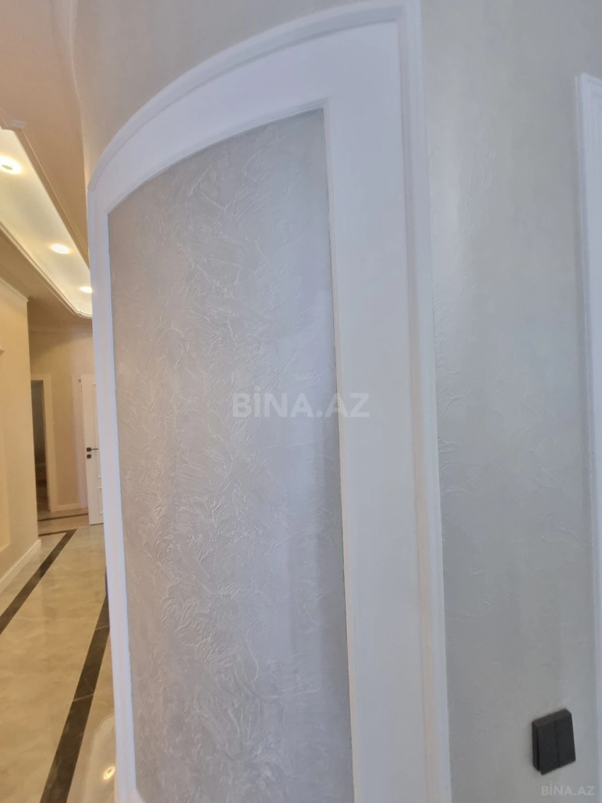 Satılır 3 otaqlı mənzil 136 m²