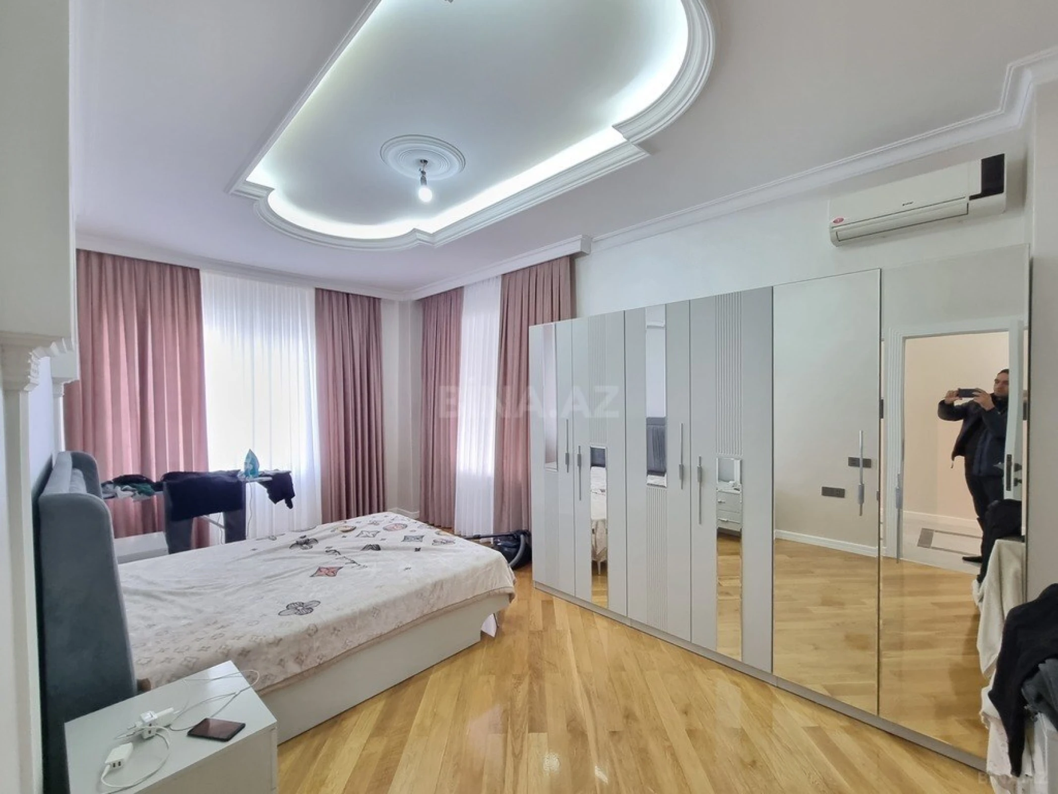Satılır 3 otaqlı mənzil 136 m²