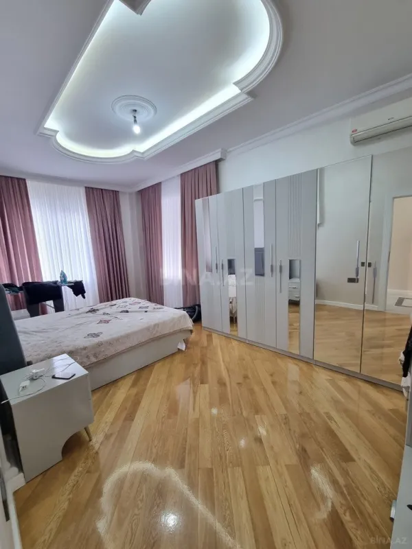 Satılır 3 otaqlı mənzil 136 m²