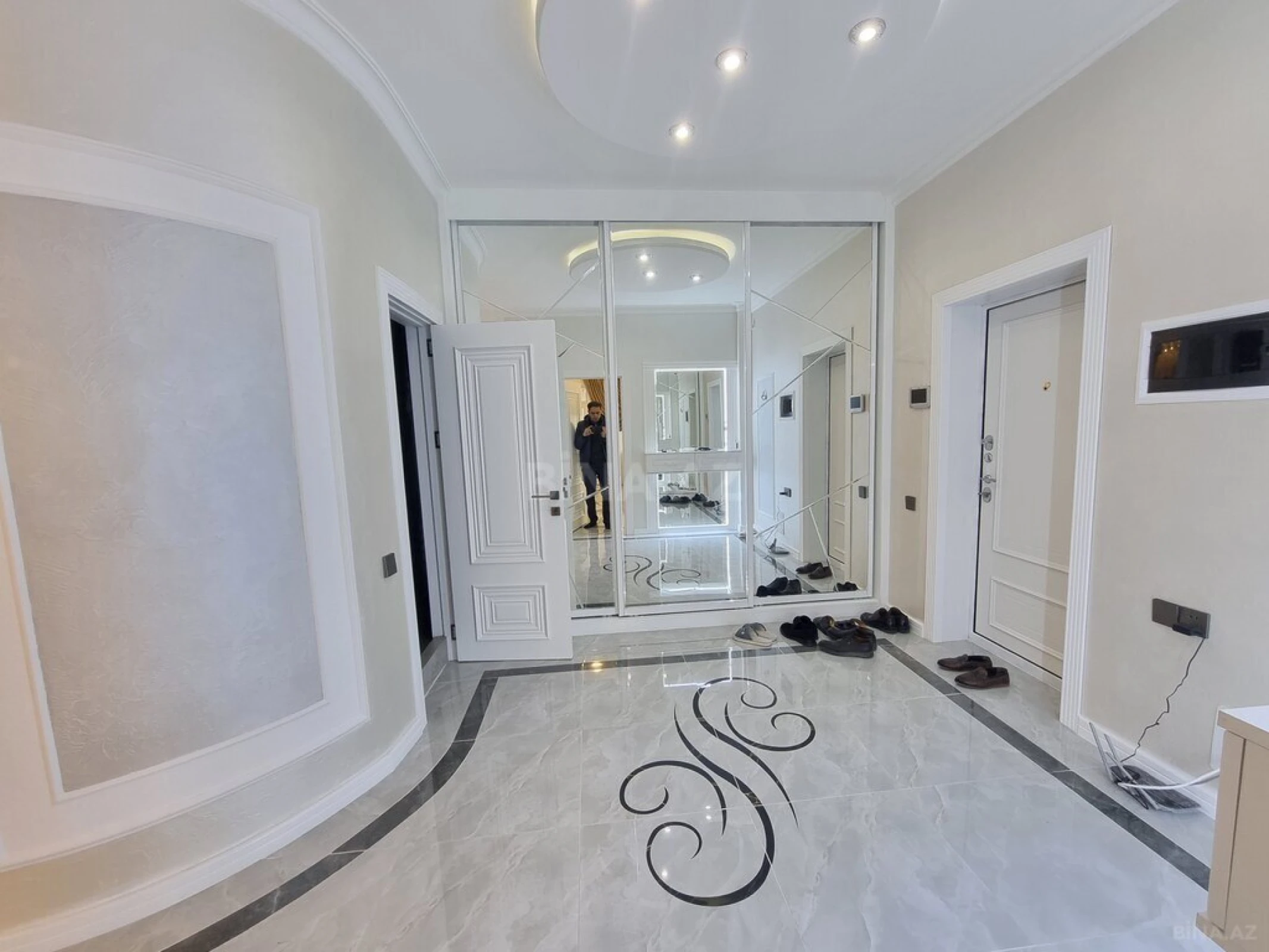 Satılır 3 otaqlı mənzil 136 m²