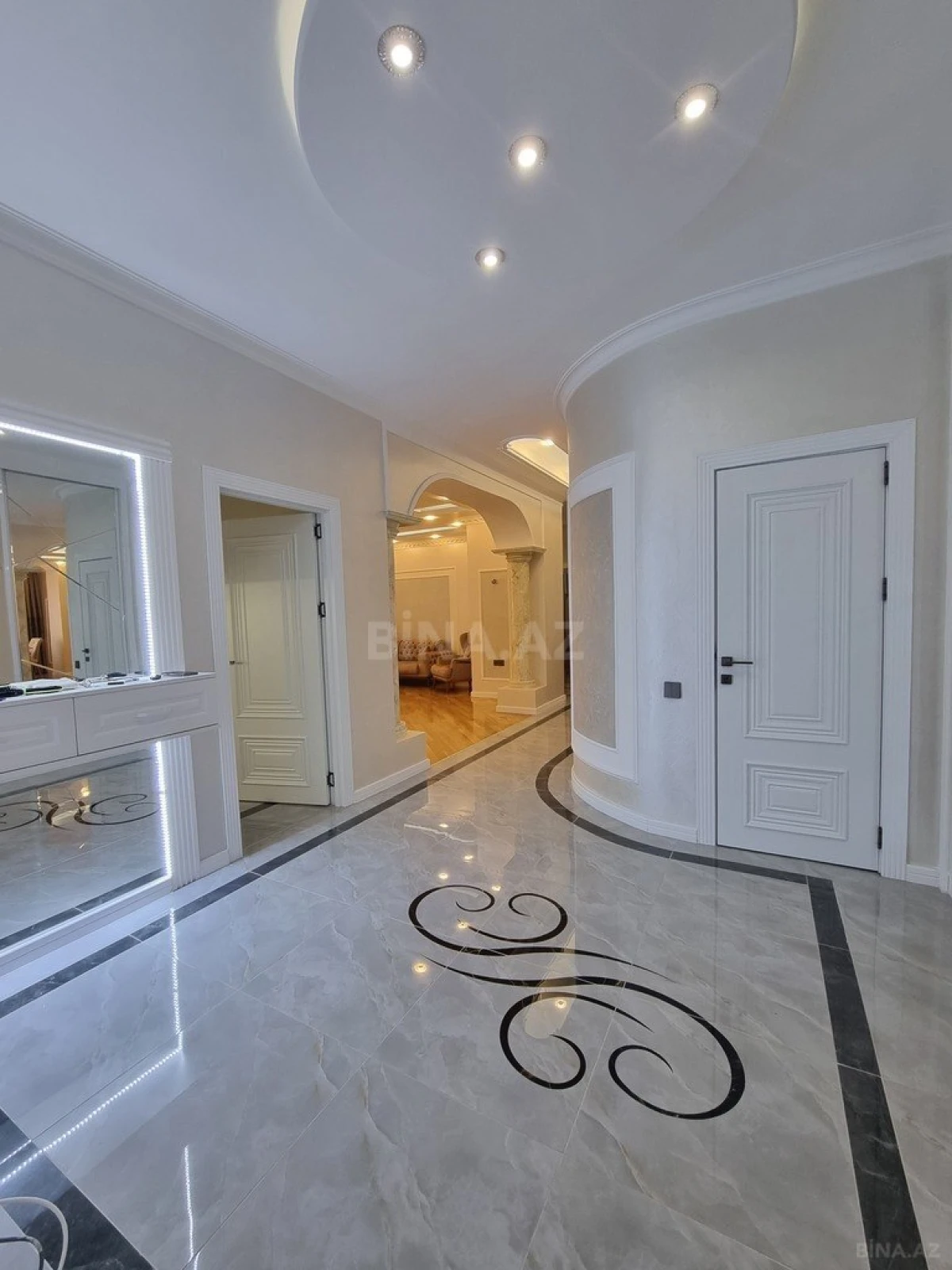 Satılır 3 otaqlı mənzil 136 m²