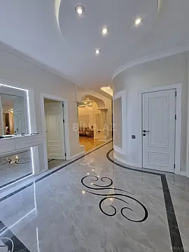 Satılır 3 otaqlı mənzil 136 m²
