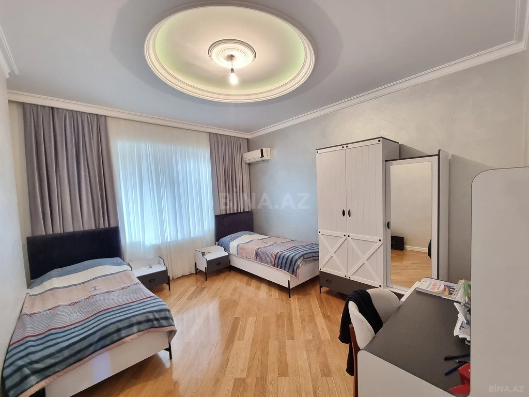 Satılır 3 otaqlı mənzil 136 m²