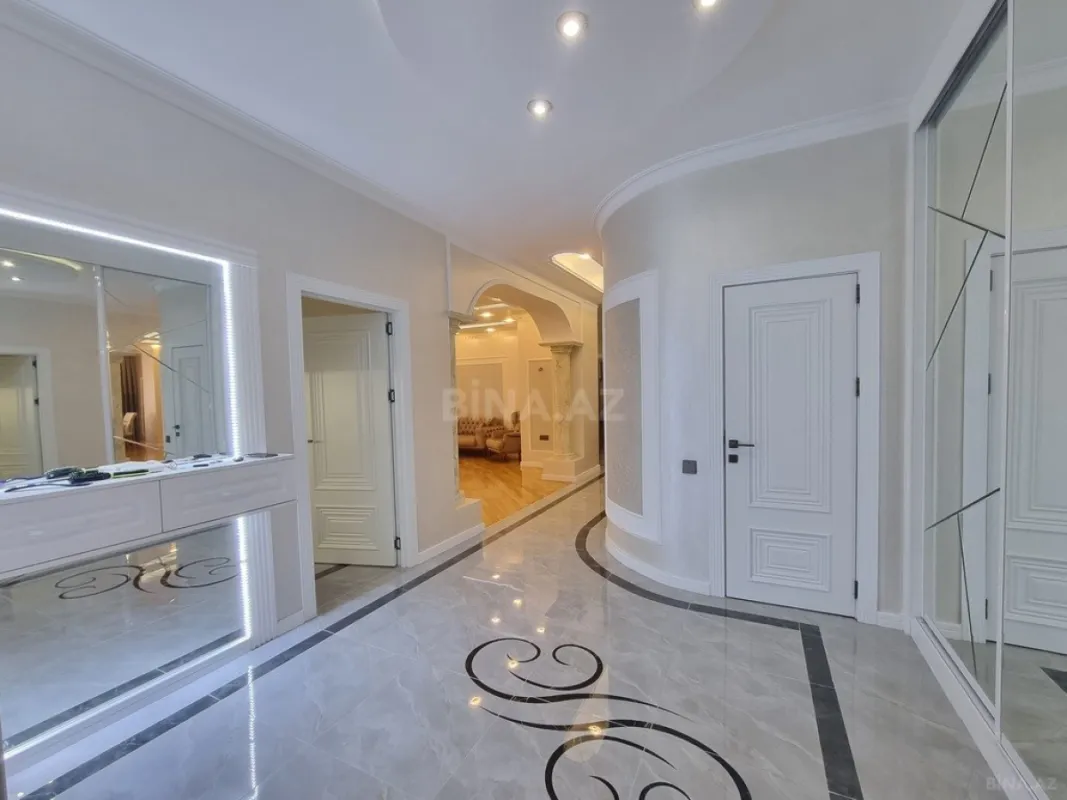 Satılır 3 otaqlı mənzil 136 m²