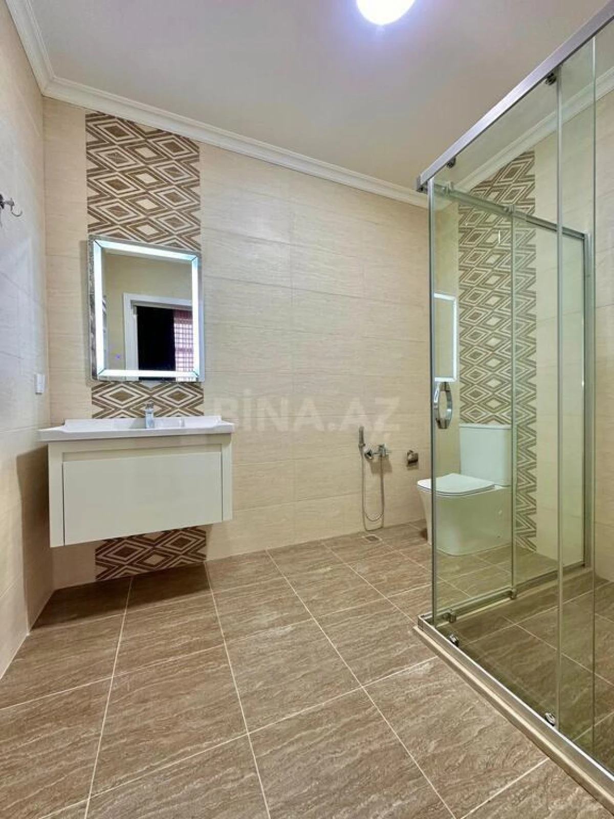 Satılır 6 otaqlı həyət evi 350 m²