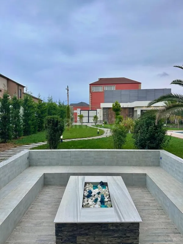 Satılır 6 otaqlı həyət evi 350 m²