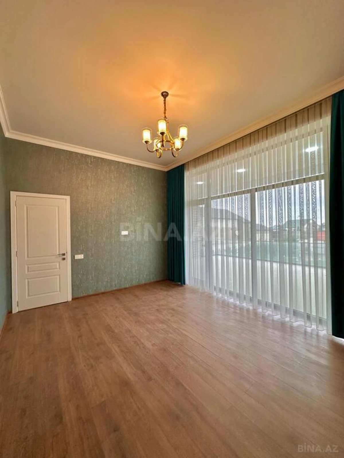 Satılır 6 otaqlı həyət evi 350 m²