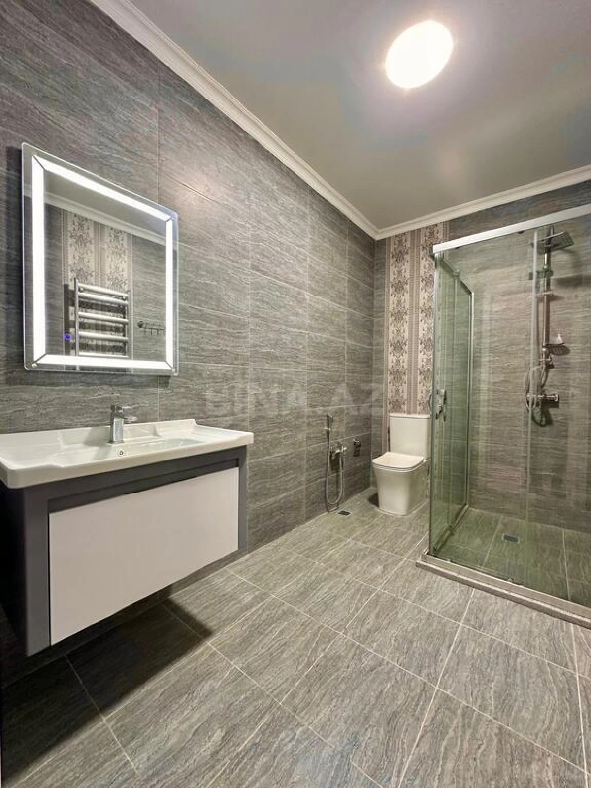 Satılır 6 otaqlı həyət evi 350 m²