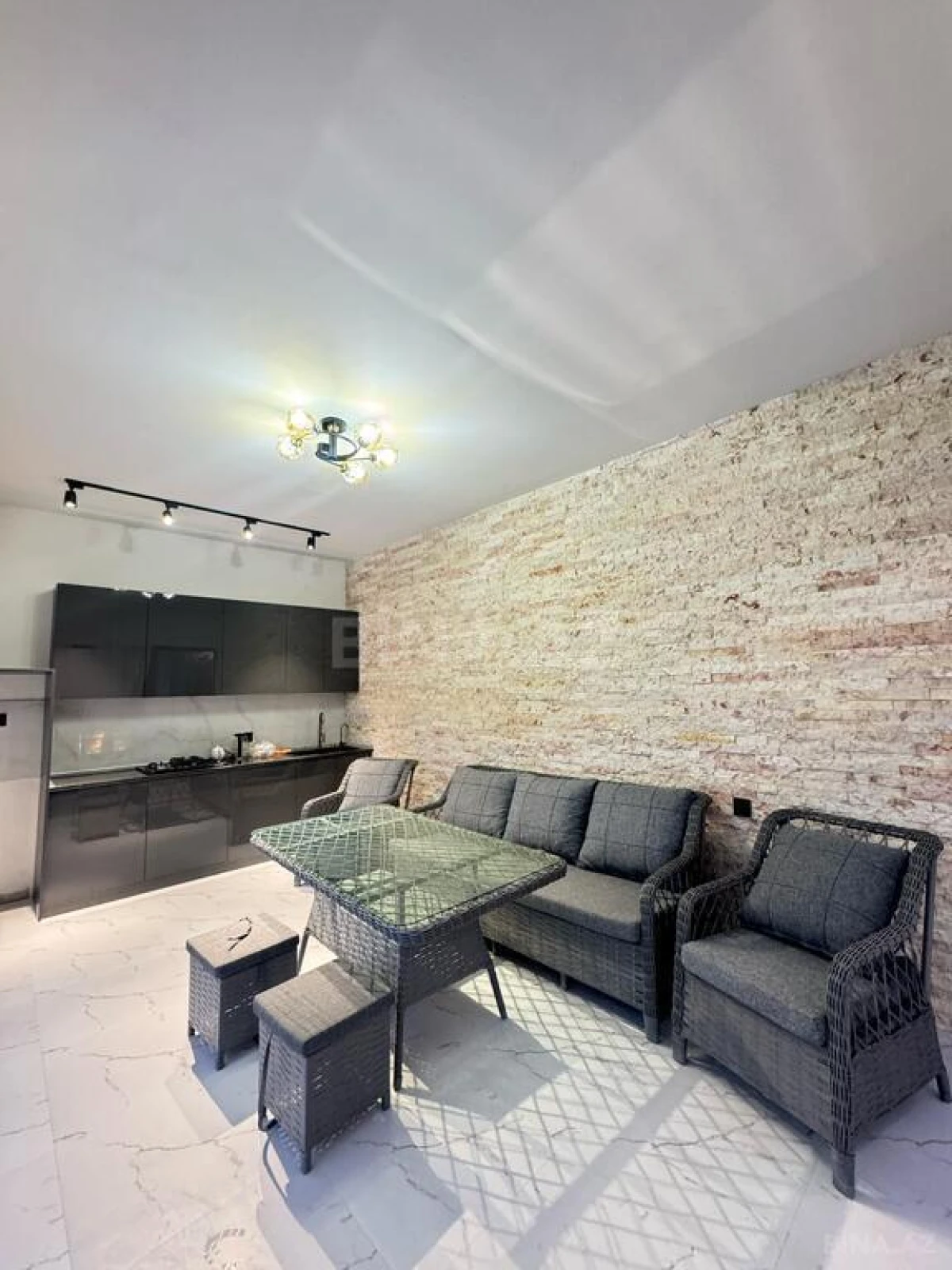 Satılır 4 otaqlı həyət evi 200 m²