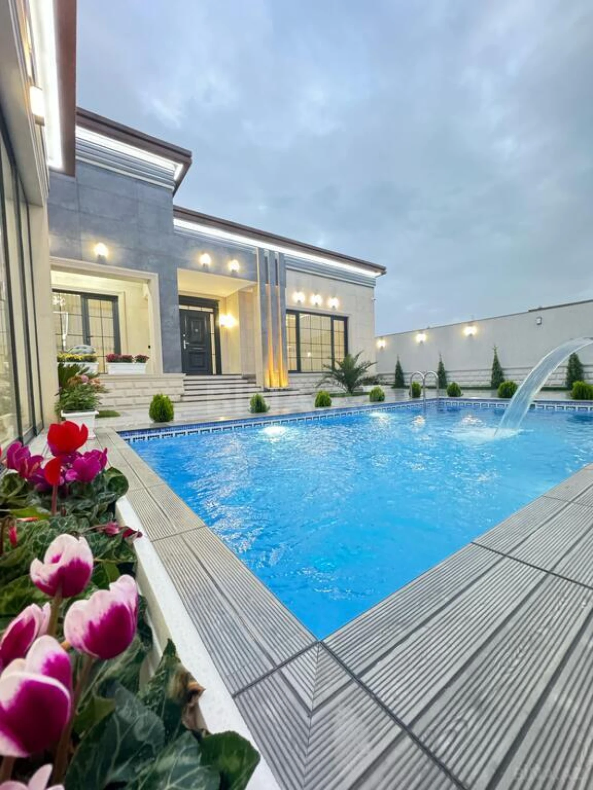 Satılır 4 otaqlı həyət evi 200 m²