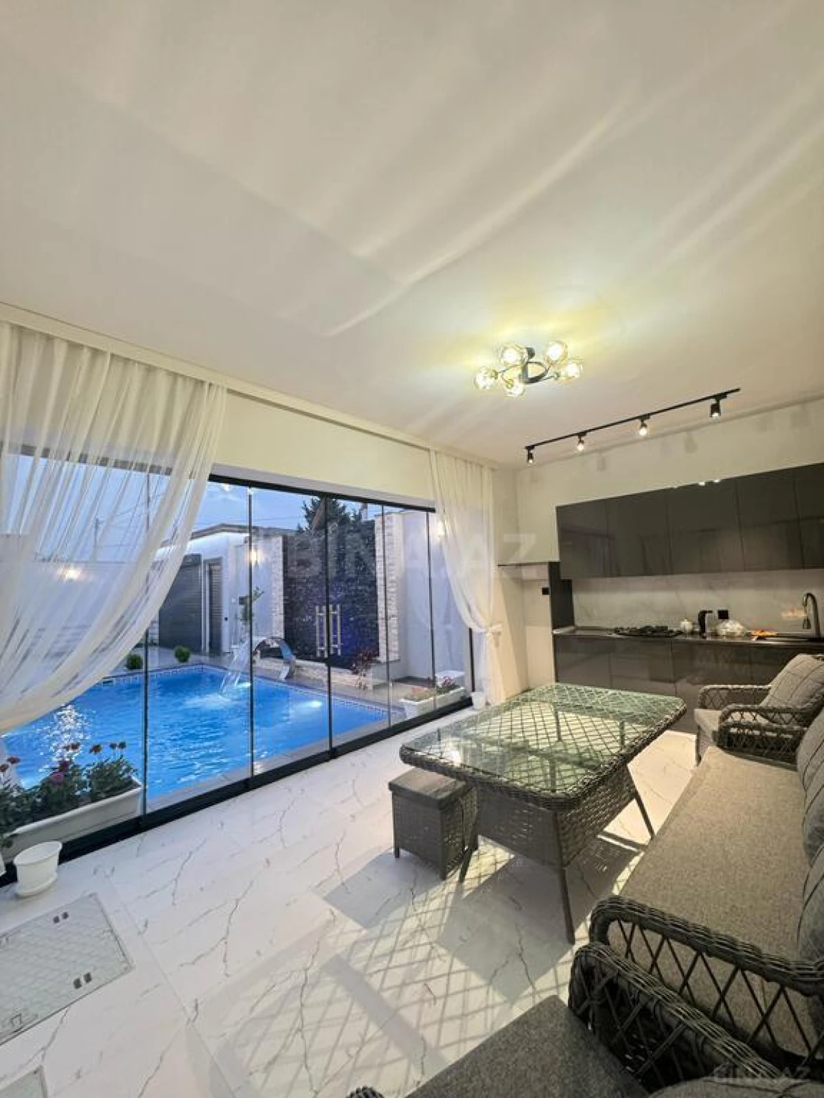 Satılır 4 otaqlı həyət evi 200 m²