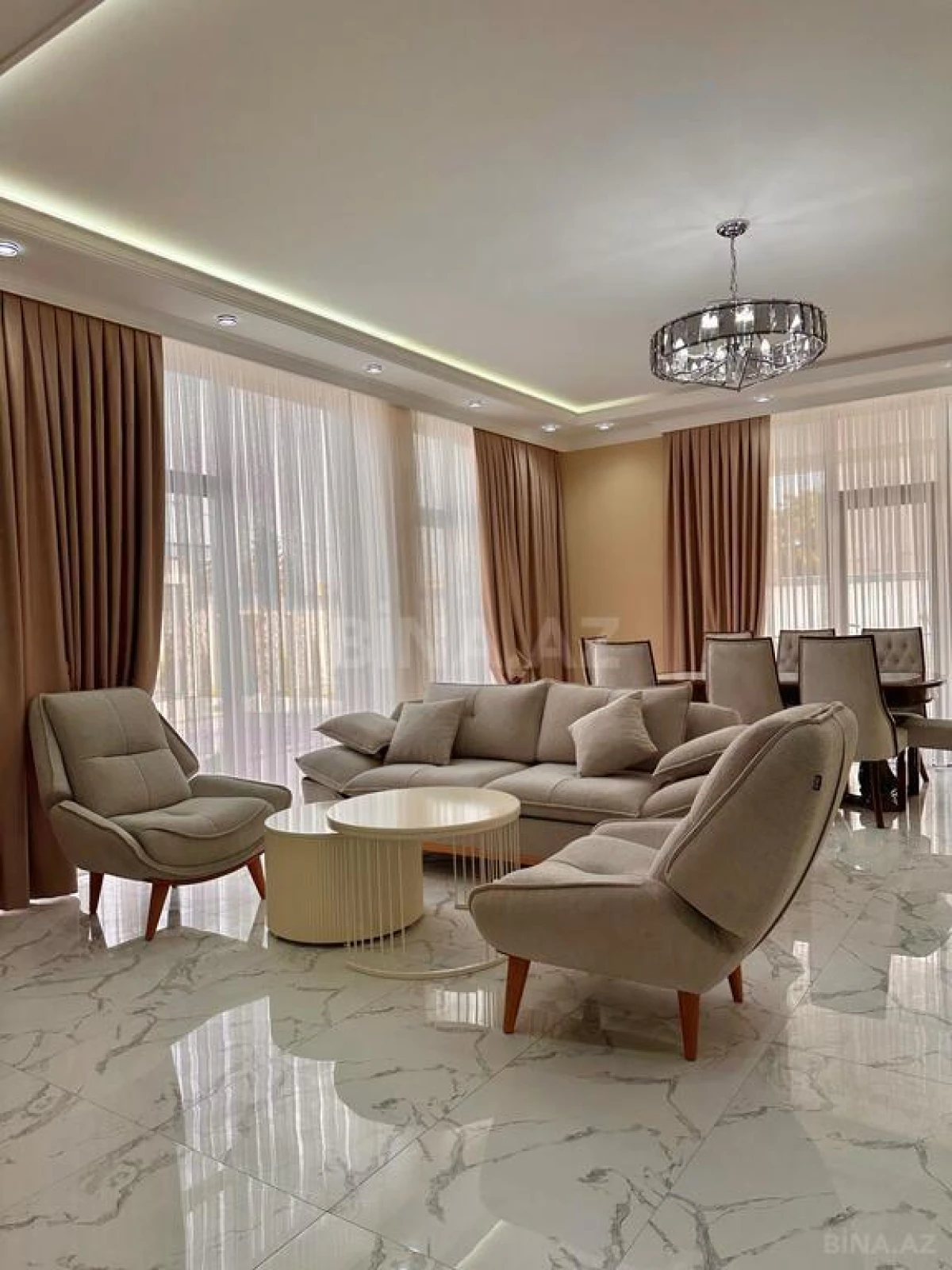 Satılır 5 otaqlı həyət evi 350 m²