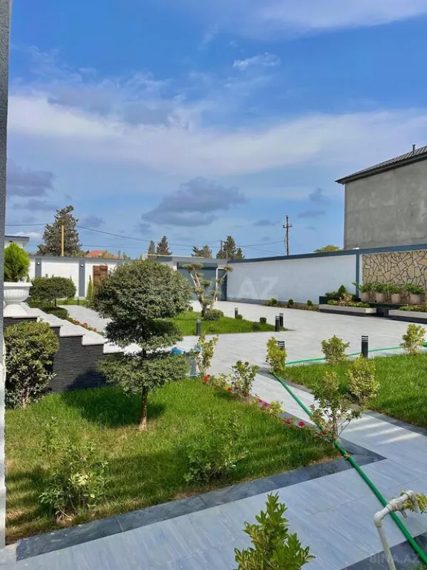 Satılır 5 otaqlı həyət evi 350 m²