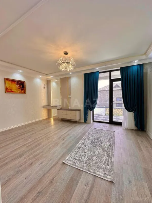 Satılır 5 otaqlı həyət evi 350 m²