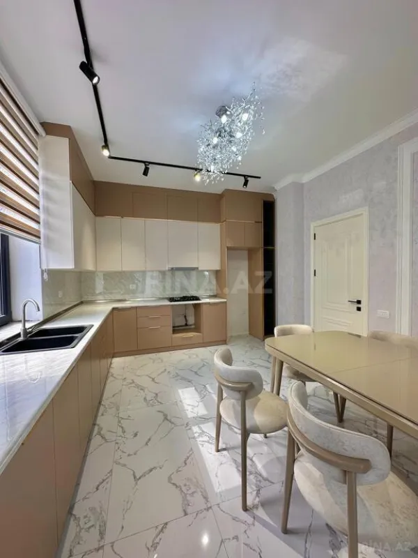 Satılır 5 otaqlı həyət evi 350 m²
