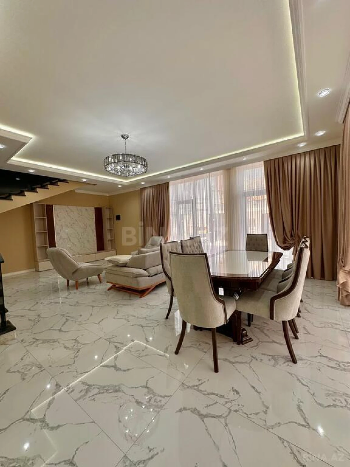 Satılır 5 otaqlı həyət evi 350 m²