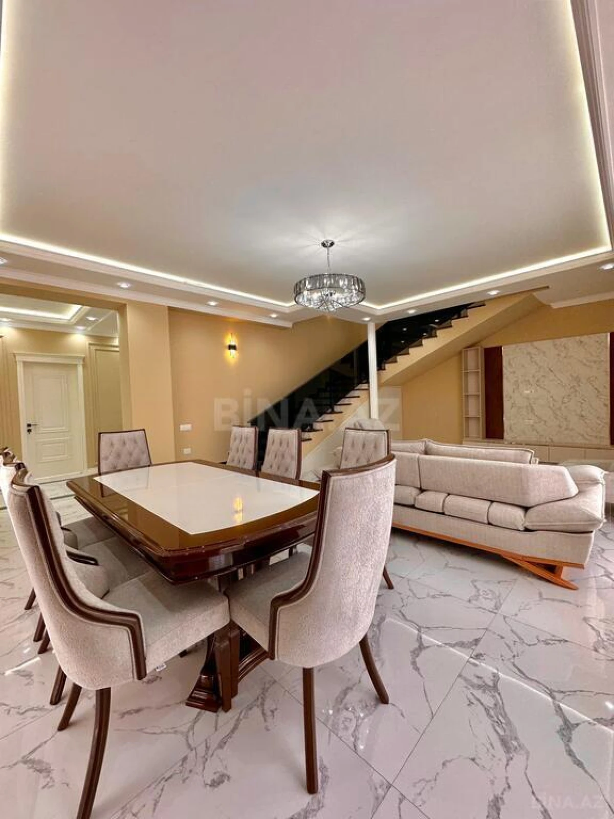 Satılır 5 otaqlı həyət evi 350 m²