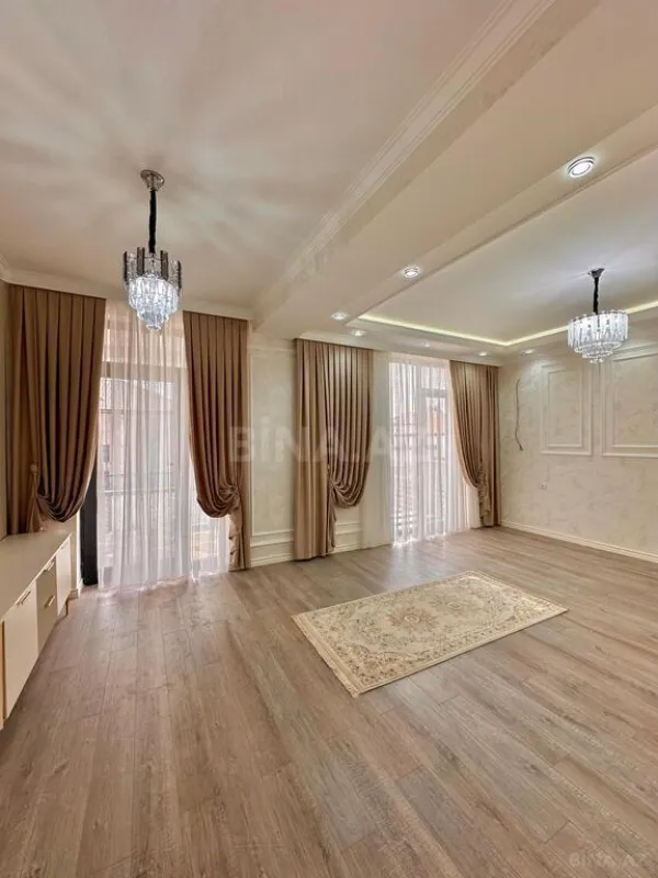 Satılır 5 otaqlı həyət evi 350 m²