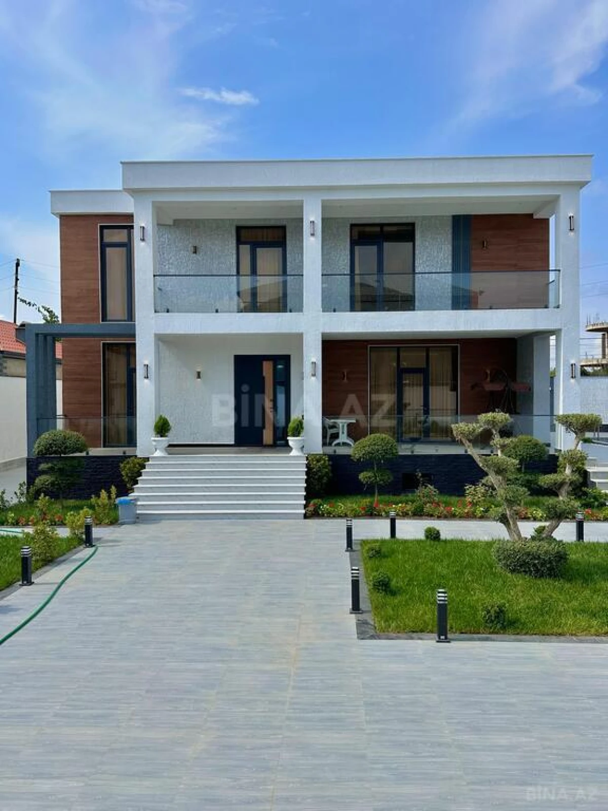 Satılır 5 otaqlı həyət evi 350 m²