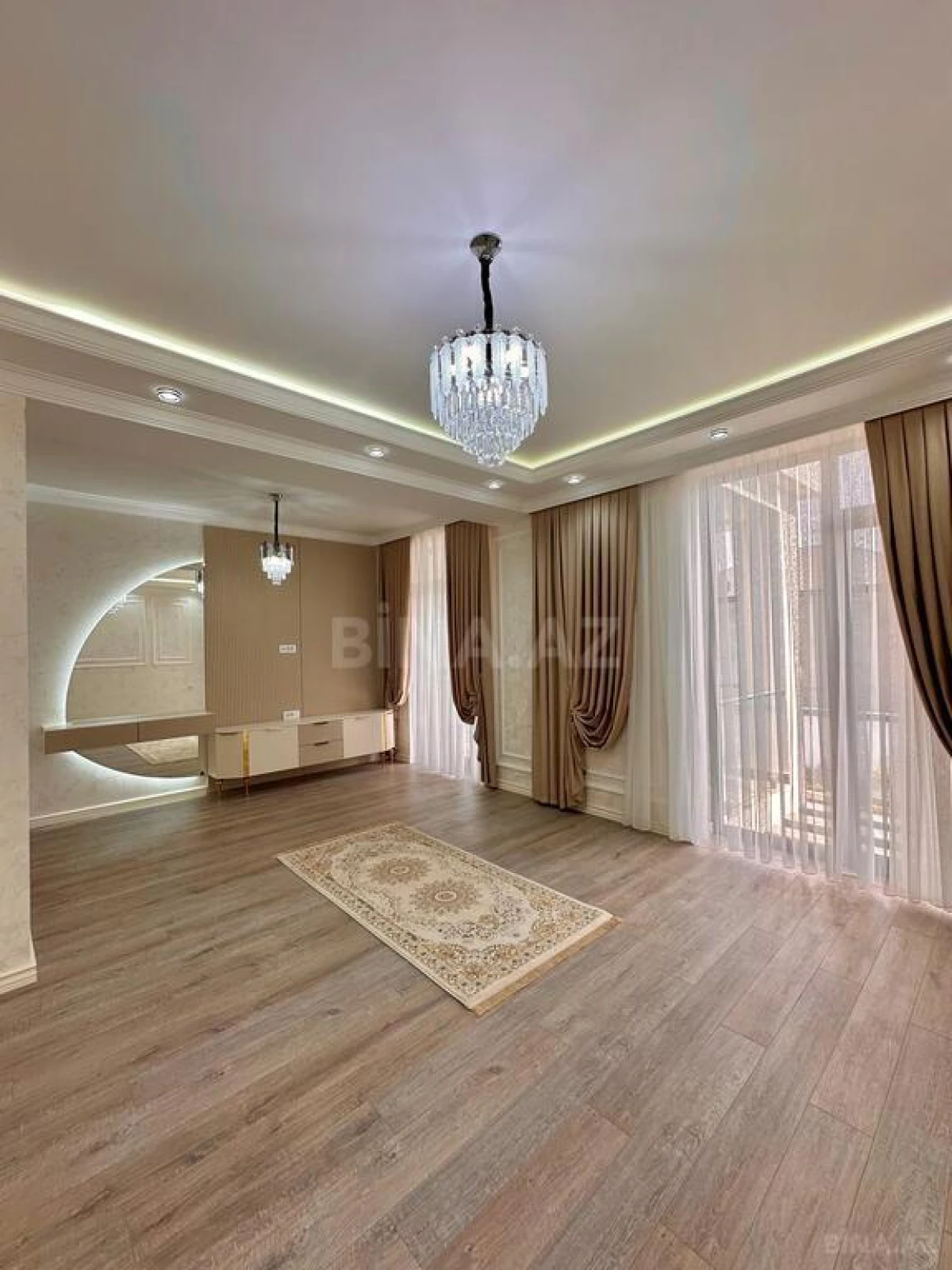 Satılır 5 otaqlı həyət evi 350 m²