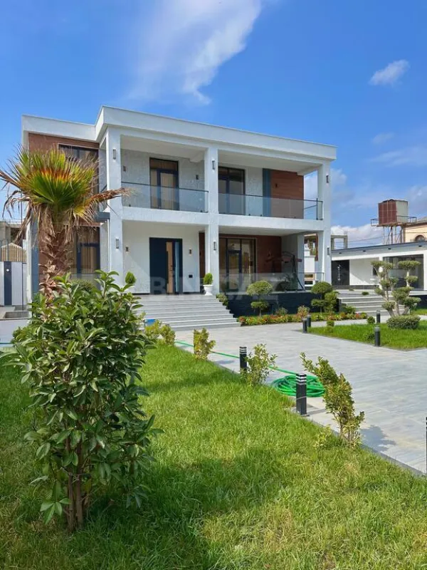 Satılır 5 otaqlı həyət evi 350 m²